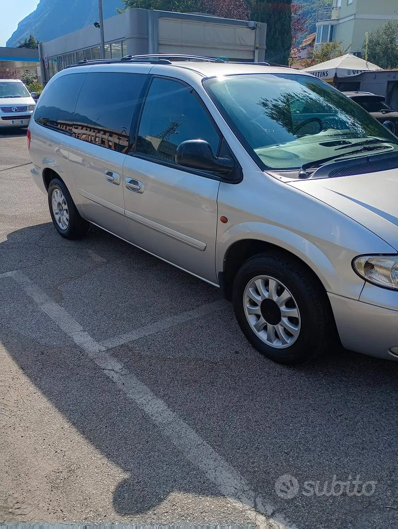 Chrysler Grand Voyager 2004 photo 2