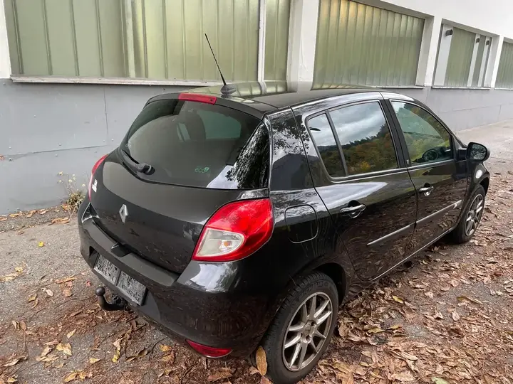 Renault Clio 2010 photo 3
