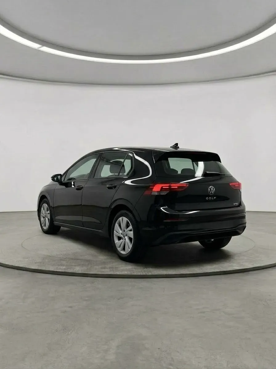 Volkswagen Golf 2025 photo 2