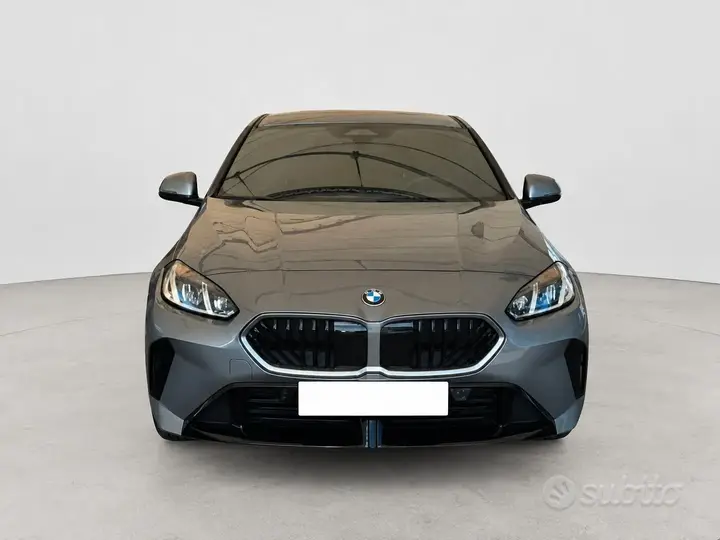BMW 118D 2026 photo 2