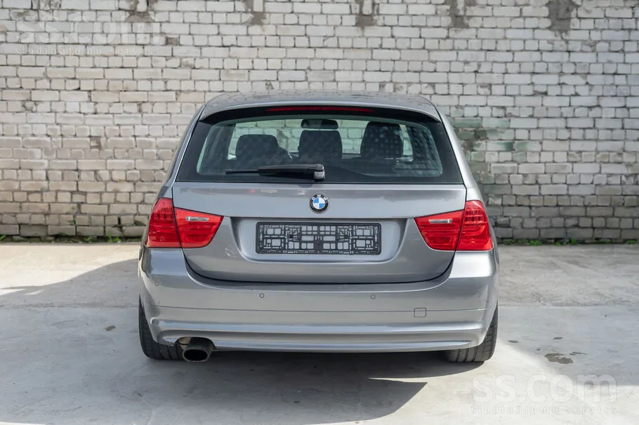 BMW 320I 2009 photo 5