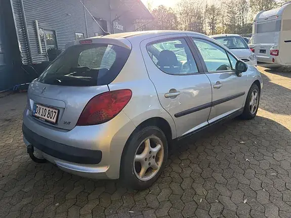 Peugeot 207 2009 photo 3