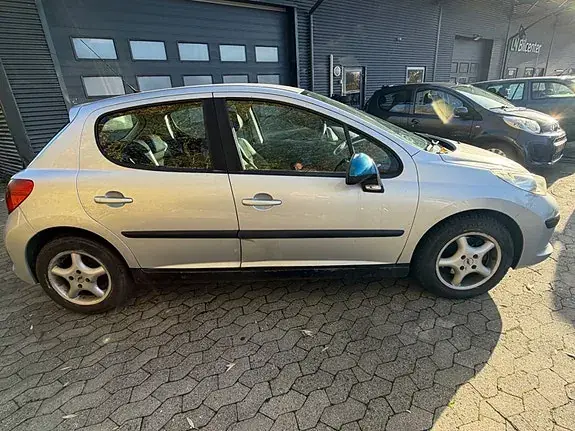 Peugeot 207 2009 photo 2