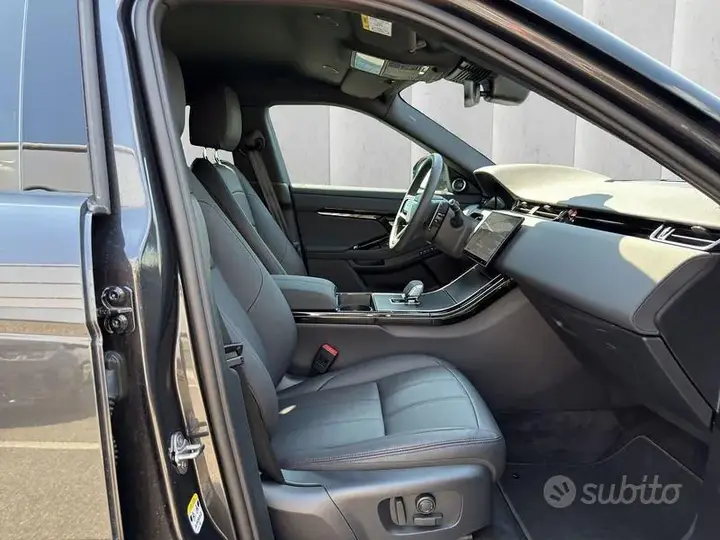 Land Rover Evoque 2025 photo 3