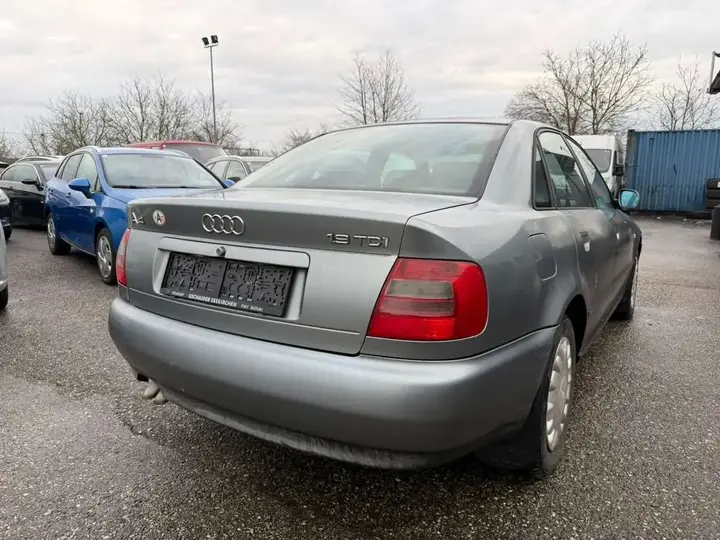 Audi A4 1997 photo 2