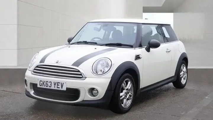 Mini Hatch 2013 photo 2