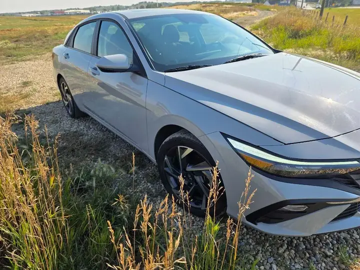 Hyundai Elantra 2025 photo 2