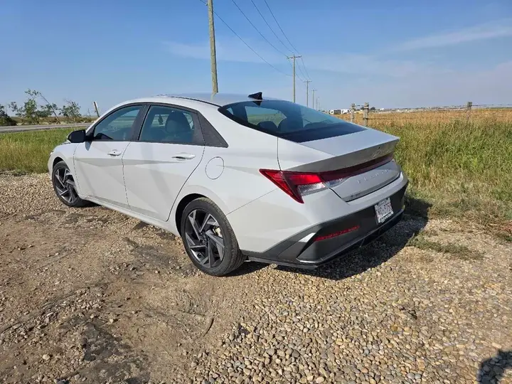 Hyundai Elantra 2025 photo 4
