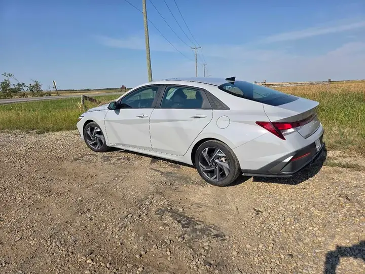 Hyundai Elantra 2025 photo 3