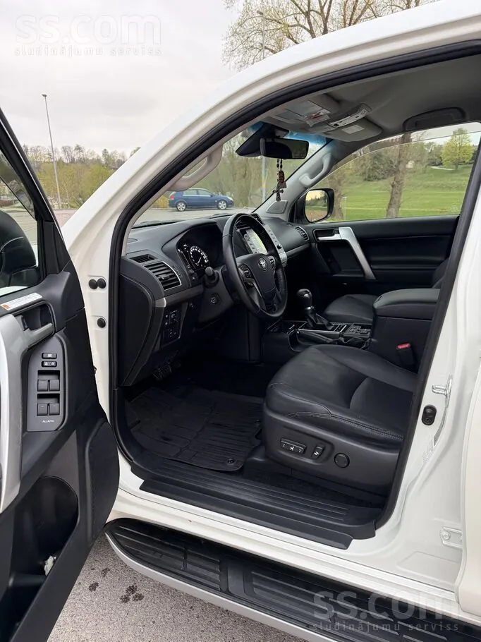 Toyota Land Cruiser 2021 photo 5