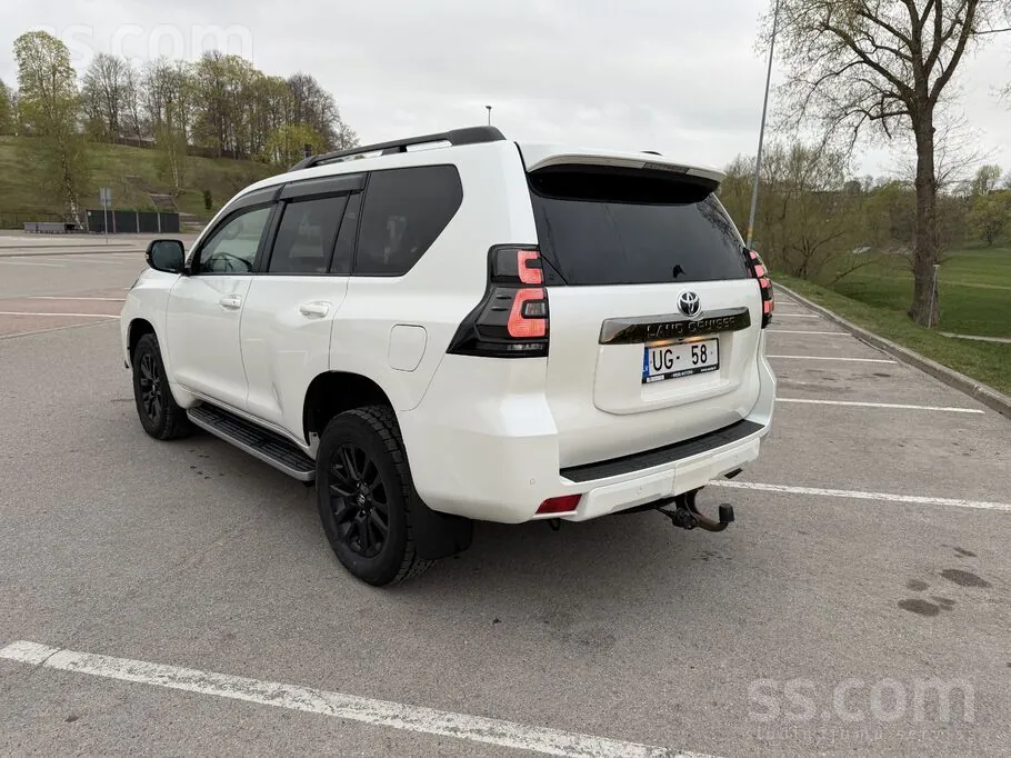 Toyota Land Cruiser 2021 photo 3
