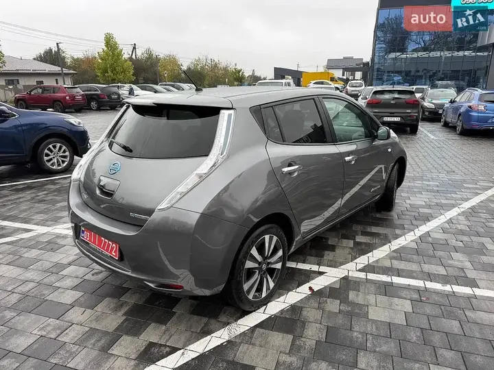 Nissan Leaf 2015 photo 2