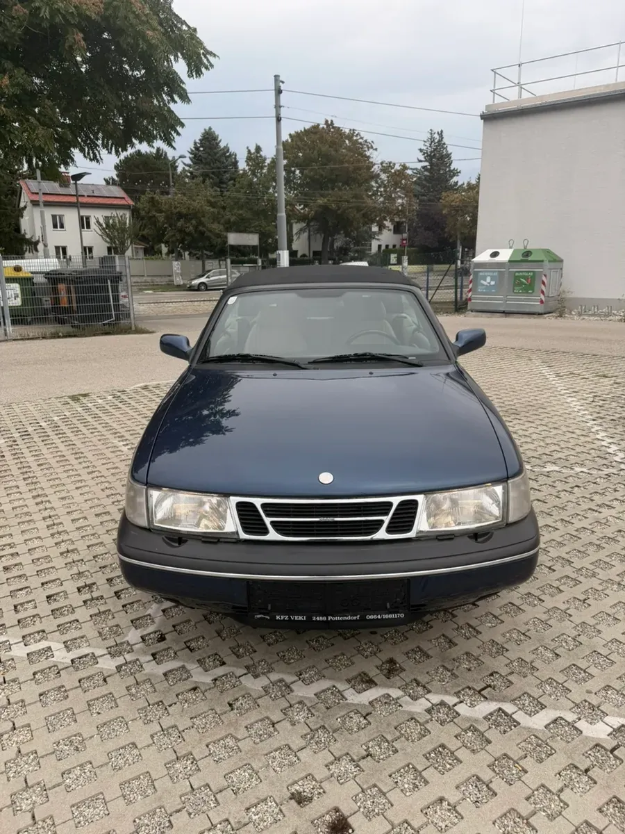 Saab 900