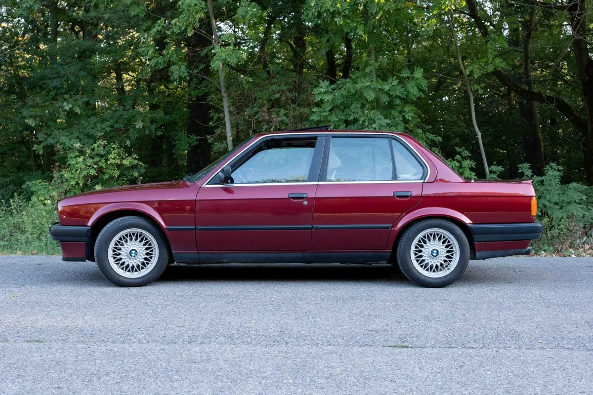 BMW 3 Series 1989 photo 2
