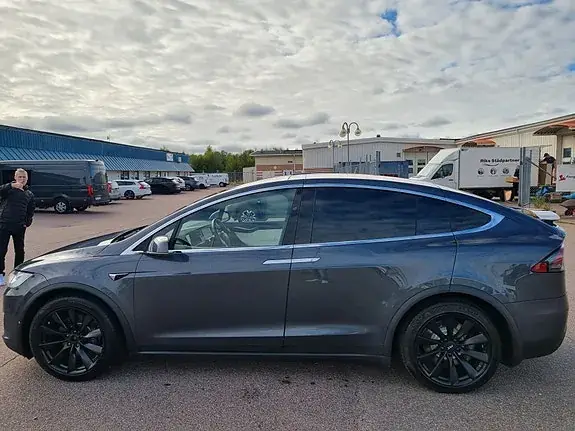 Tesla Model X 2017 photo 2