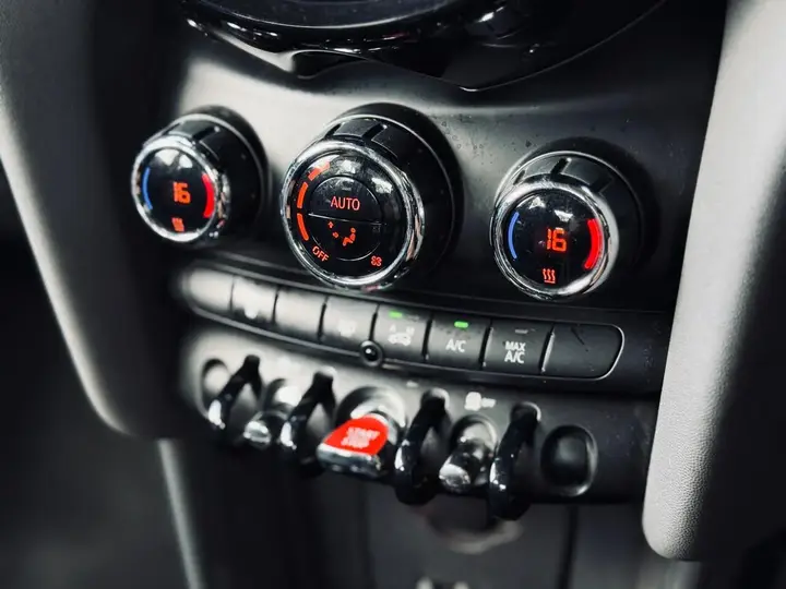 Mini One 2014 photo 2