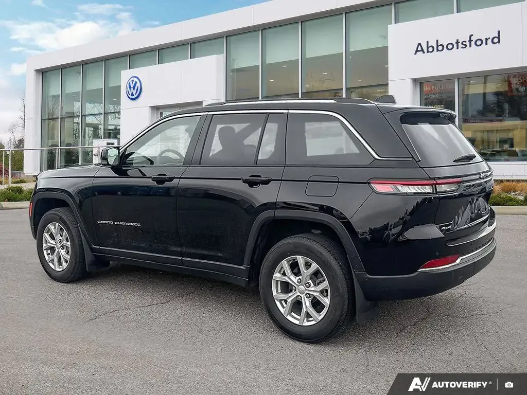 Jeep Grand Cherokee 2023 photo 3