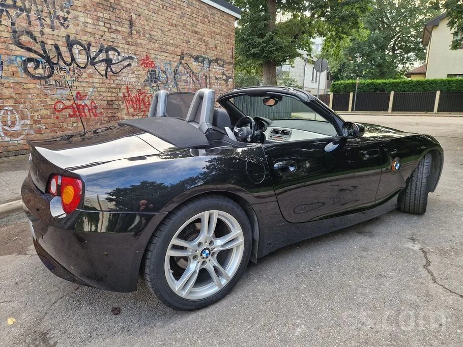 BMW Z4 2004 photo 2