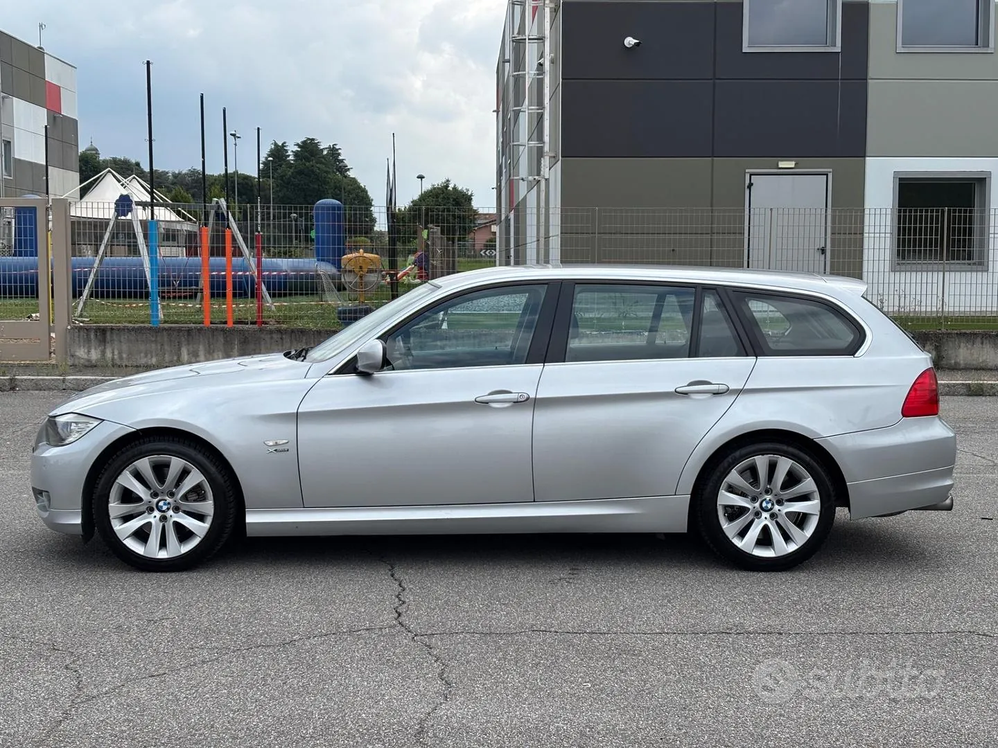BMW 325I 2010 photo 5