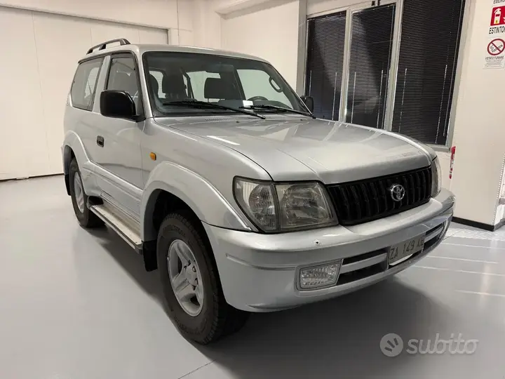 Toyota Land Cruiser 2001 photo 3