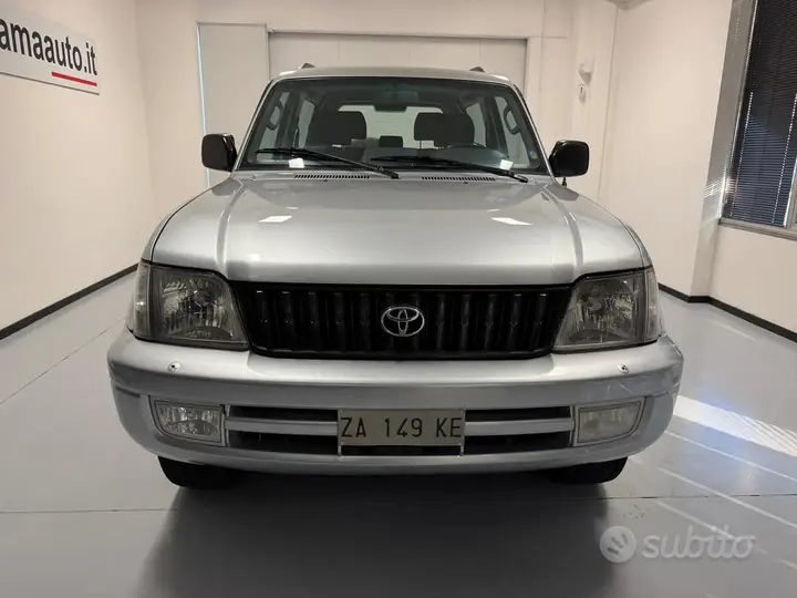 Toyota Land Cruiser 2001 photo 2