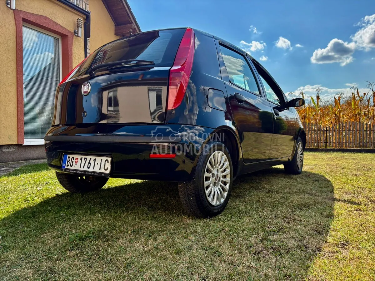Fiat Punto 2011 photo 5