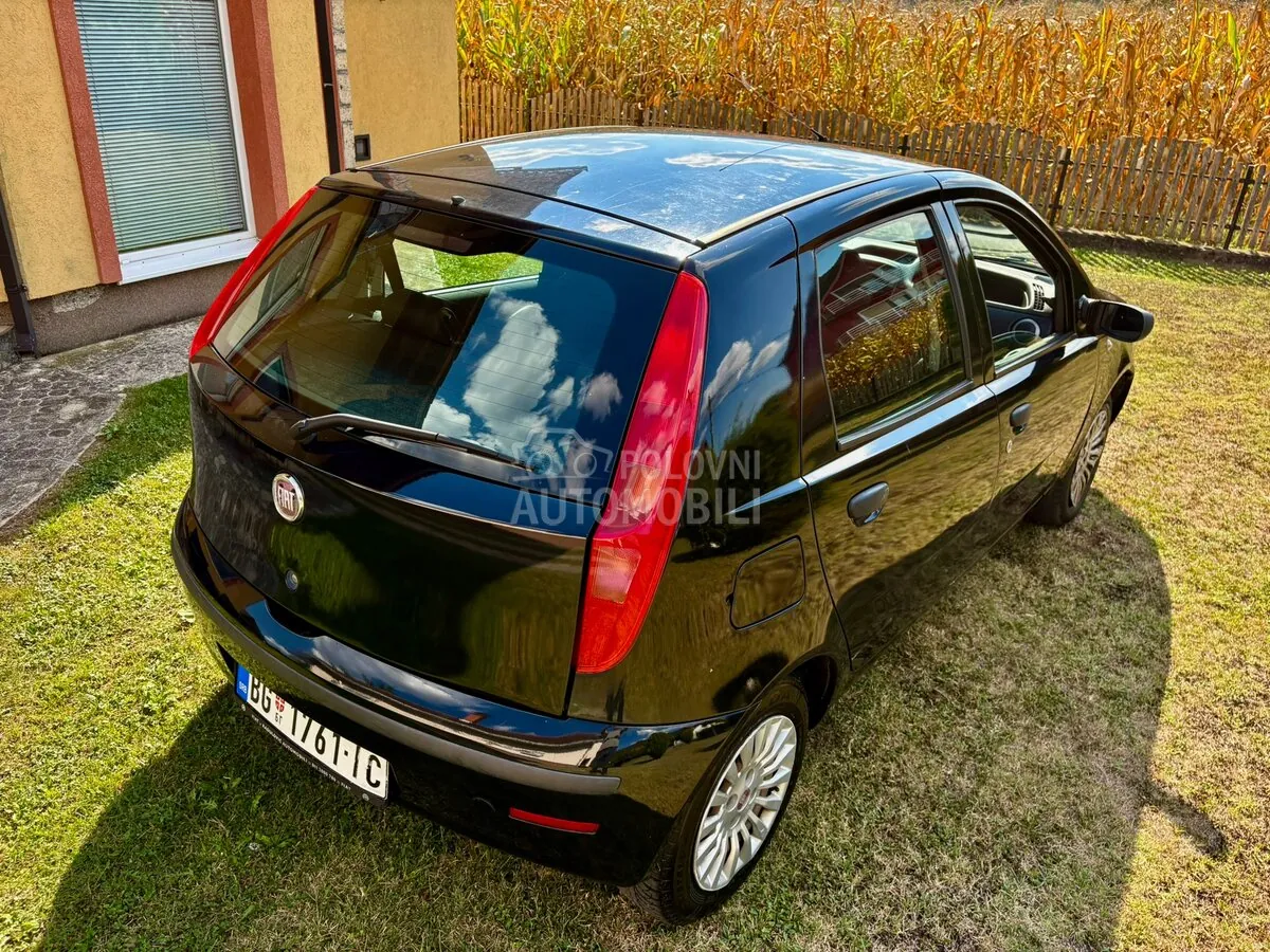 Fiat Punto 2011 photo 4