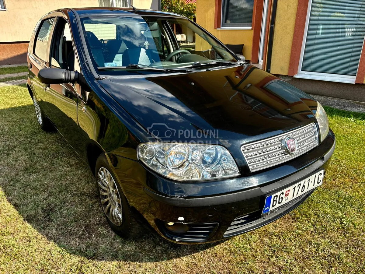 Fiat Punto 2011 photo 2