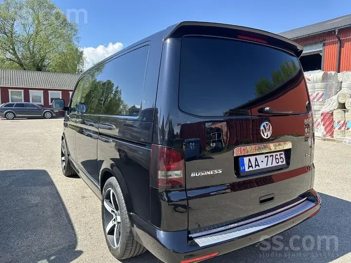 Volkswagen Multivan 2013 photo 2