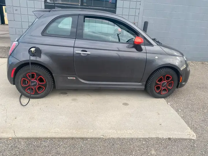 Fiat 500E 2018 photo 2