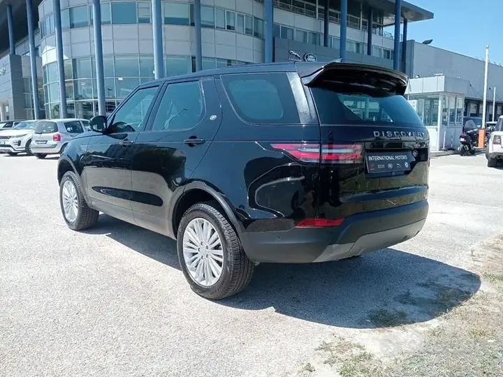 Land Rover Discovery 2019 photo 2