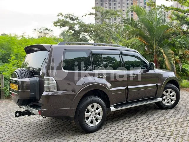 Mitsubishi Montero 2012 photo 4