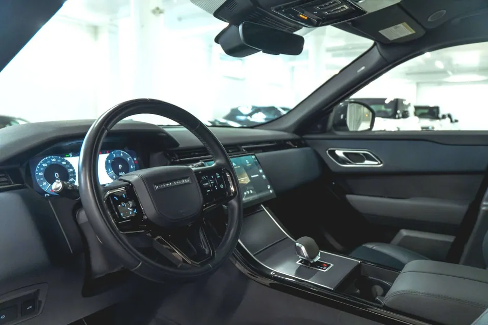 Land Rover Range Rover Velar 2024 photo 2