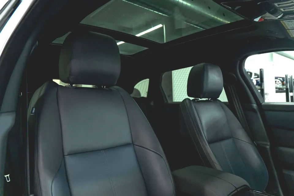 Land Rover Range Rover Velar 2024 photo 3