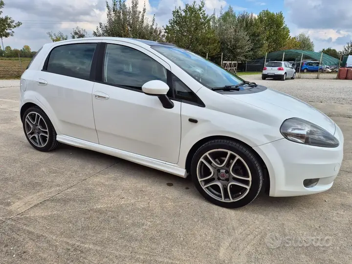 Fiat Grande Punto 2009 photo 2