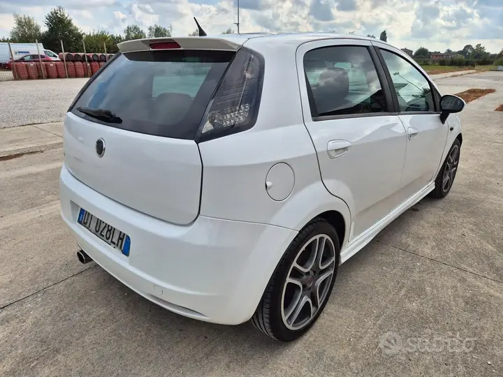 Fiat Grande Punto 2009 photo 4