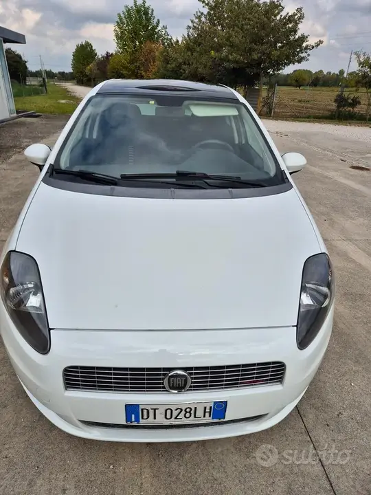 Fiat Grande Punto 2009 photo 3