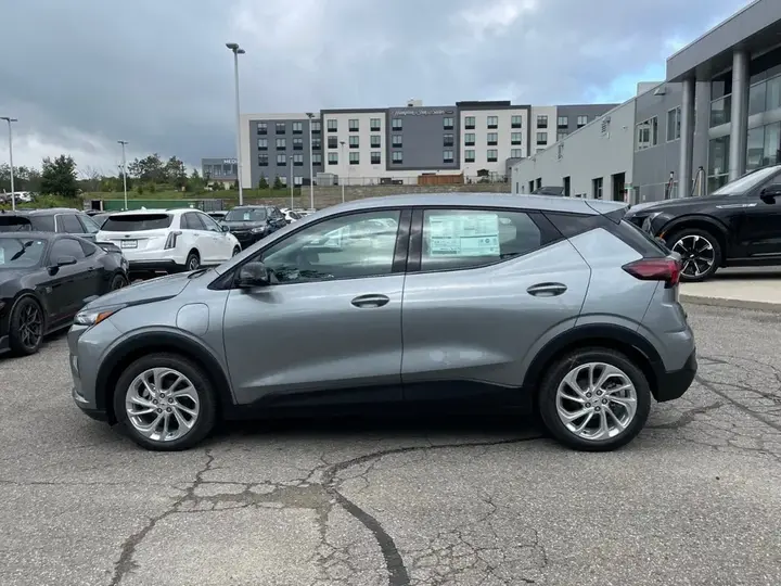 Chevrolet Bolt 2027 photo 2