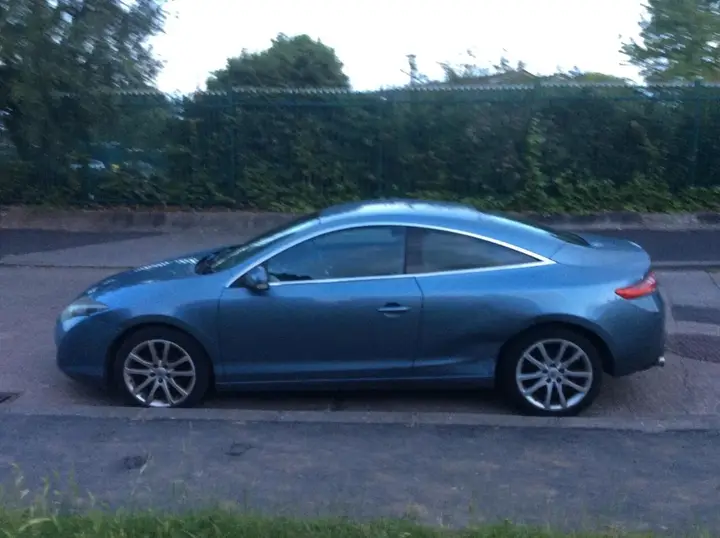 Renault Laguna 2010 photo 5