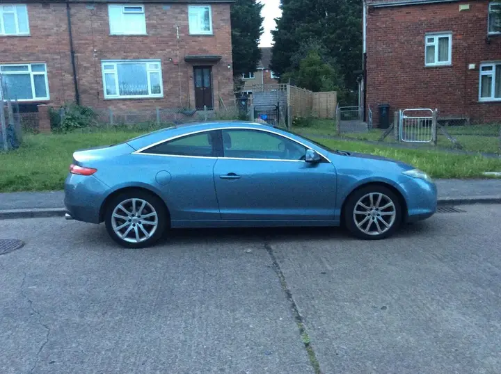 Renault Laguna 2010 photo 3