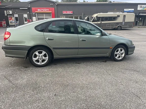 Toyota Avensis 2001 photo 3