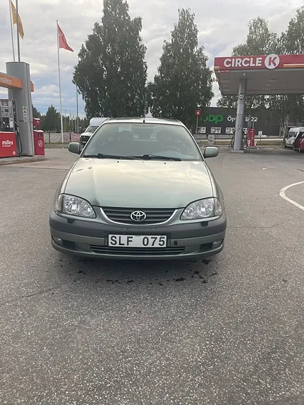 Toyota Avensis 2001 photo 2