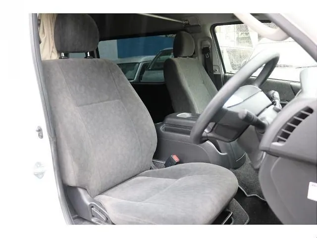 Toyota Hiace Wagon 2022 photo 2