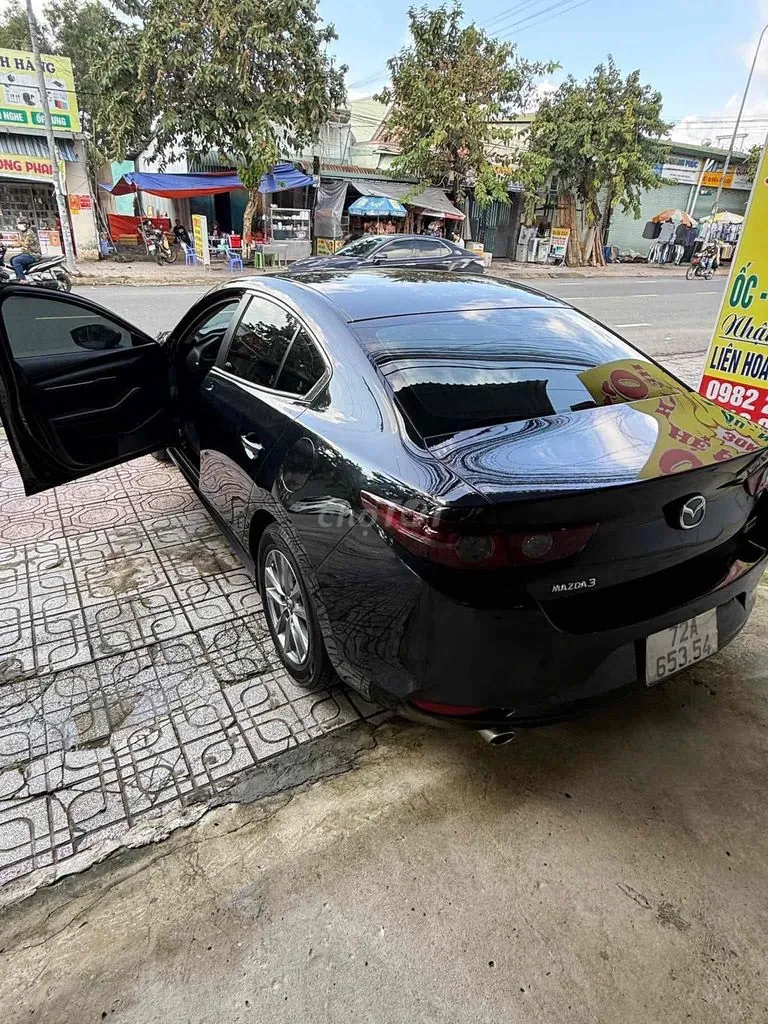 Mazda 3 2022 photo 3