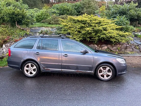 Skoda Octavia 2012 photo 2
