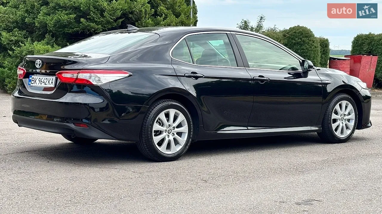 Toyota Camry 2021 photo 3