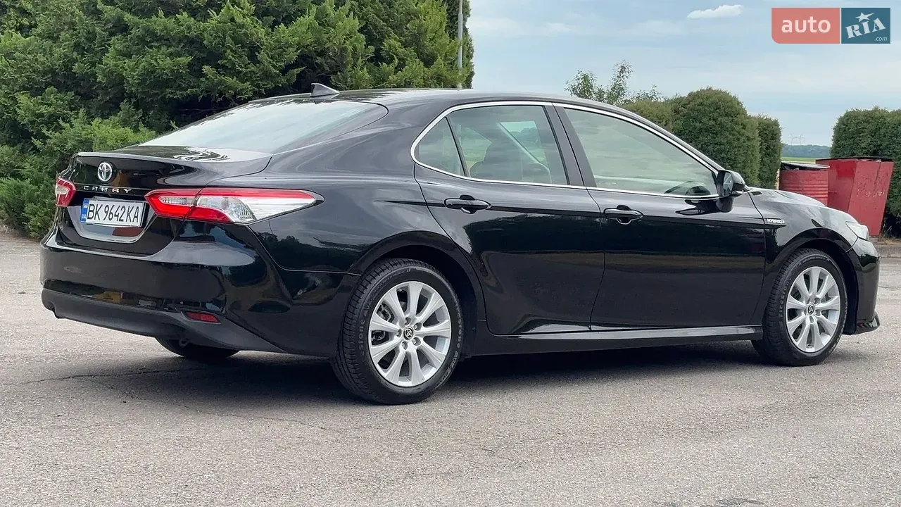Toyota Camry 2021 photo 2