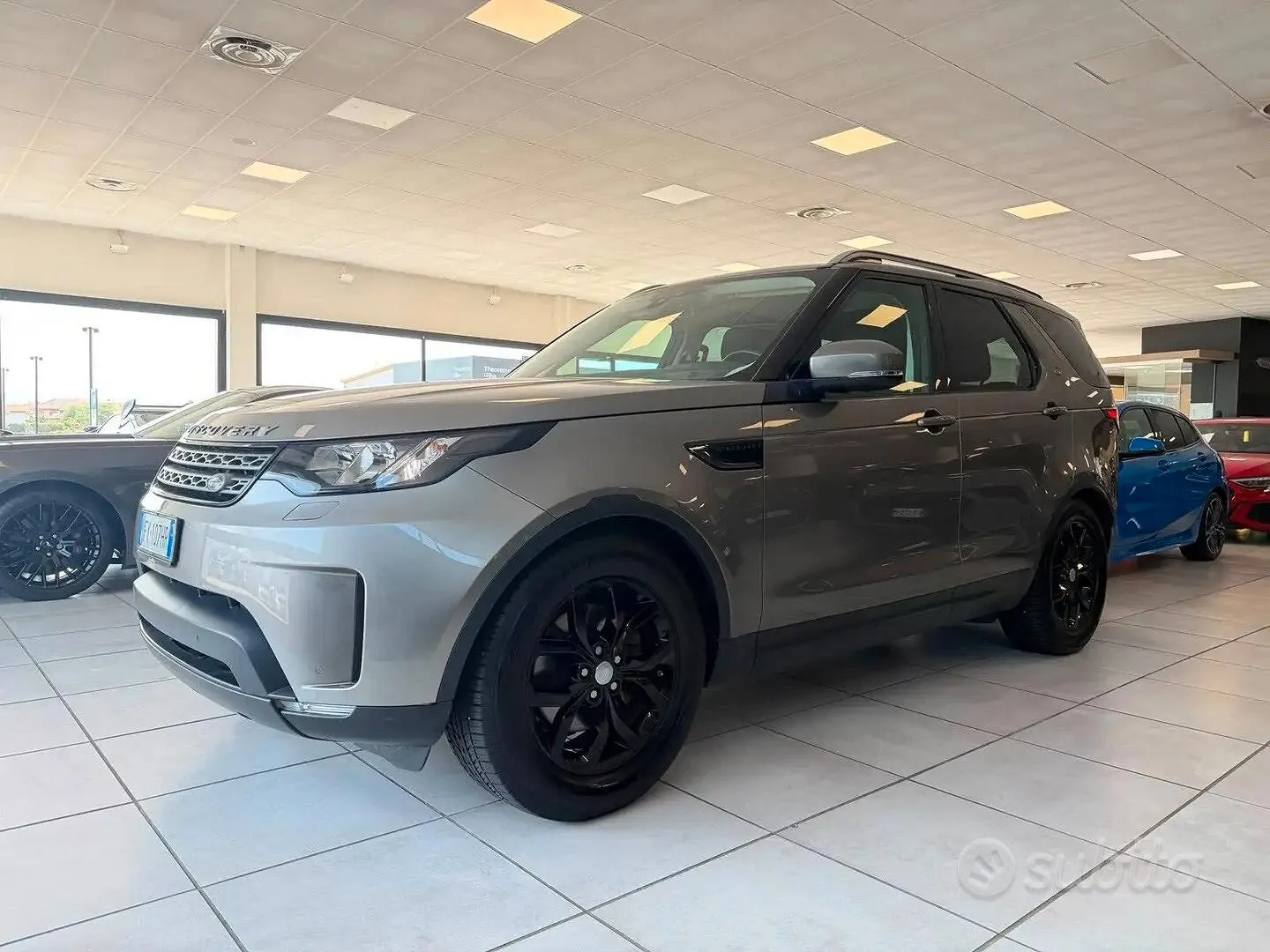 Land Rover Discovery 2019 photo 3