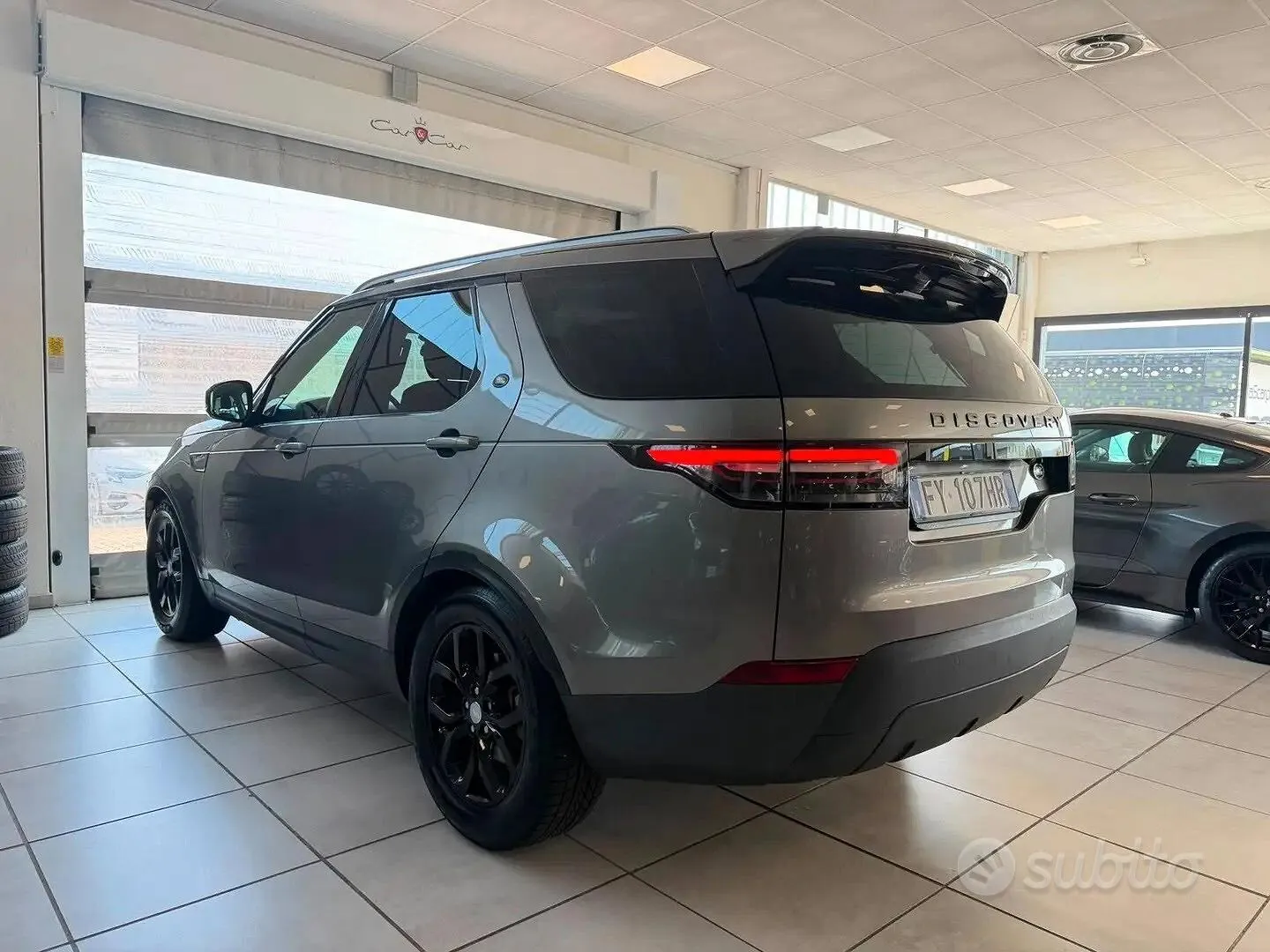 Land Rover Discovery 2019 photo 4