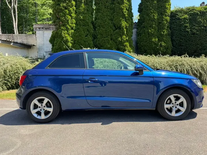 Audi A1 2010 photo 2